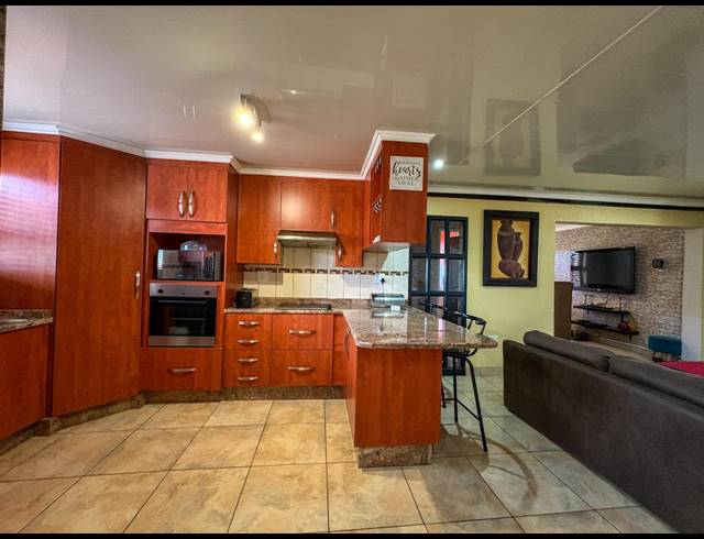 3 BEDROOM HOUSE FOR SALE IN SONNEVELD